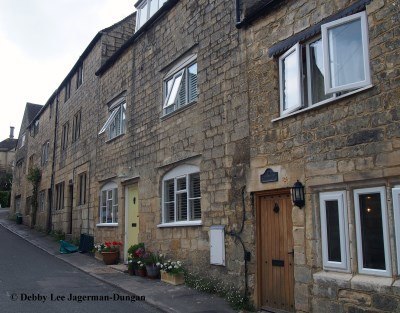 Cotswolds Honey Colored Stone