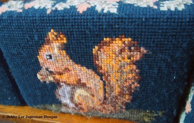 Cotswolds Kneeling Pillows Squirrel