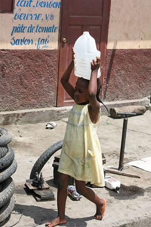 girl_carrying_water_haiti