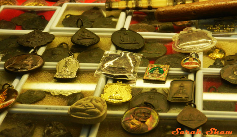 Amulet collectors have many choices at Chatuchak Weekend Market