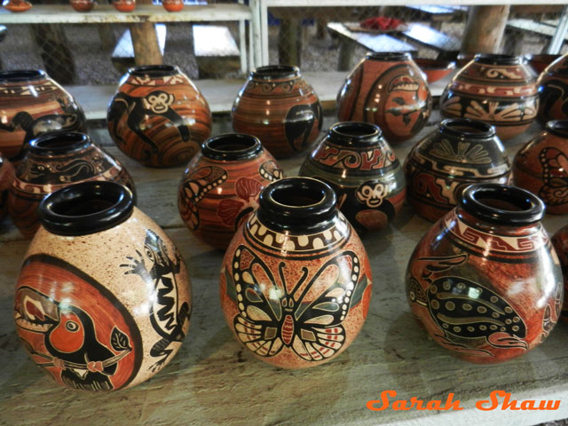 Little jars with many motifs in Guatil, Costa Rica