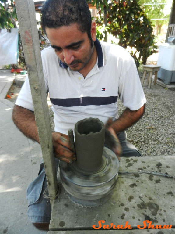 Using a corn cob to shape the pot in Guatil, Costa Rica