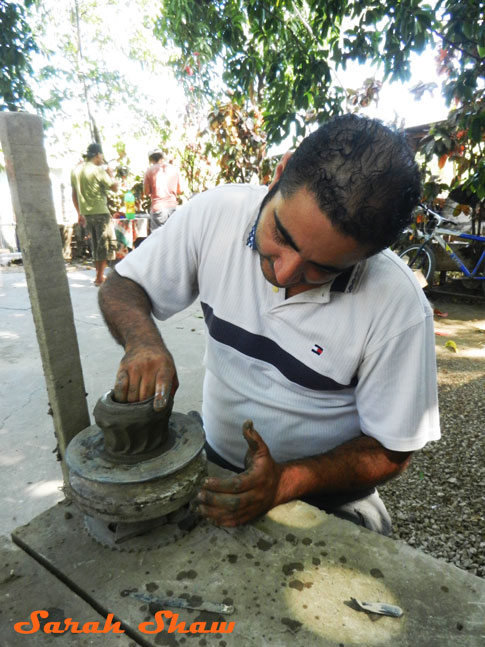Hollowing out a pot in Guatil, Costa Rica