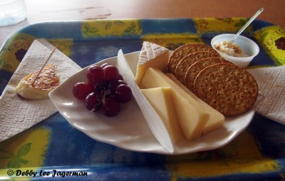 Les Fromages de l'Isle d'Orleans 1st 2nd stages cheese grapes crackers