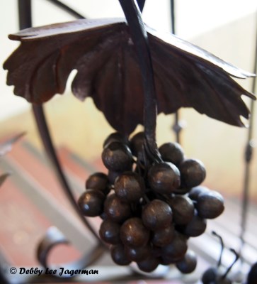 La Forge a Pique Assaut Ile d'Orleans Blacksmith Grapes