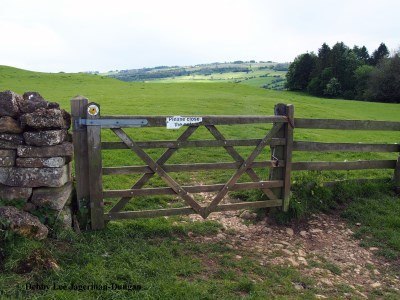 Cotswolds Gate Please Close