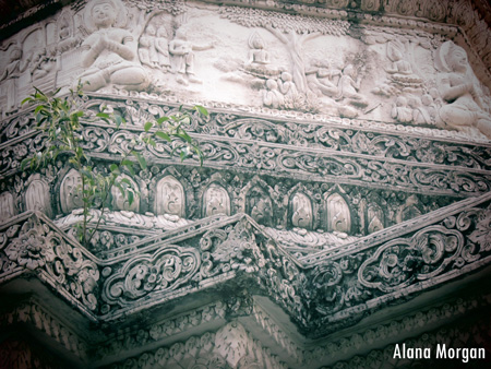 Wat Pan Whalen Chedi with Greenery