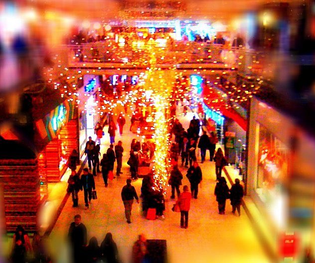 Last-Minute Holiday Shopping: 5 Ideas for the Mindful Traveler.