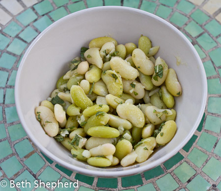 Cannellini beans with olive oil, garlic and sage