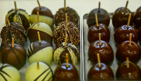 Country Mercantile chocolate dipped apples