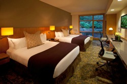 A double suite at Cedarbrook Lodge