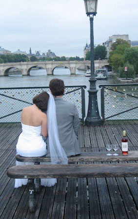Wedding couple in Paris