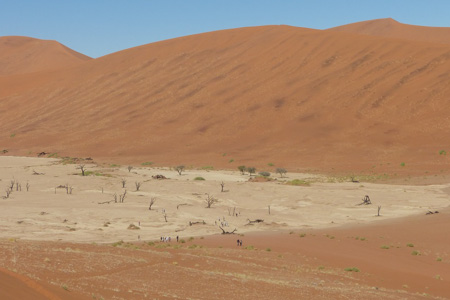 Dune-Hiking-in-Namibia