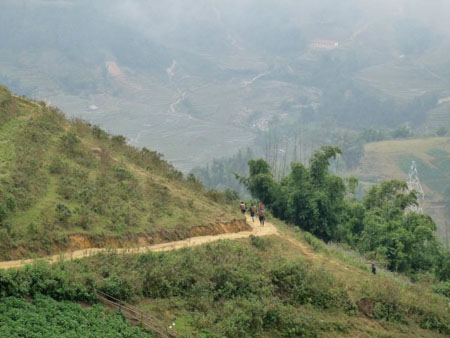 Hiking-to-a-remote-village-in-Northern-Vietnam