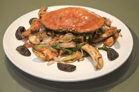 Jade Seafood - Sautéed B.C. Dungeness Crabs & Mixed Mushrooms with Amoy Premium Soy Sauce