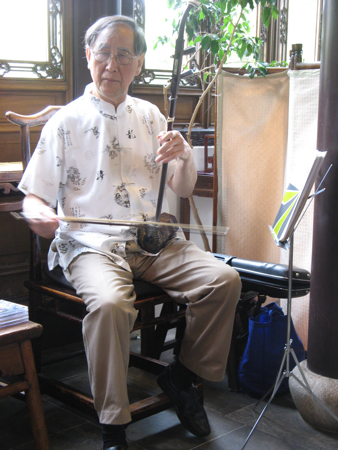 Erdu player in the teahouse, Lan Su Chinese Garden, Portland, OR