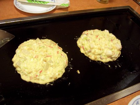 Frying okonomiyaki