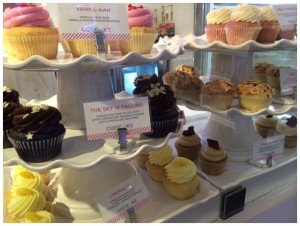 Sift Cupcakes Array Display Case