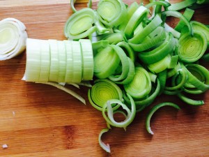 Trim the leek. 