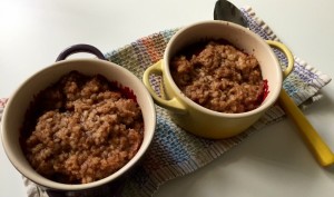 Cooked steel-cut oatmeal cobbler