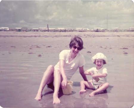 rachel and her mom on the beach 1975