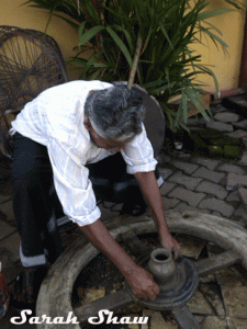The potter slices the pot of his wheel in Kerala