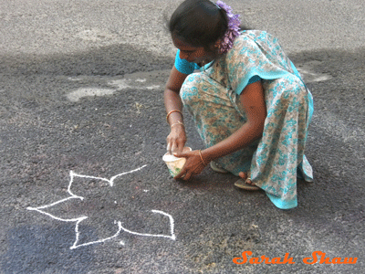 The start of a Pongal kolam