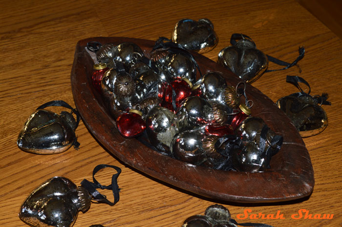 Heart ornaments in a wooden bowl