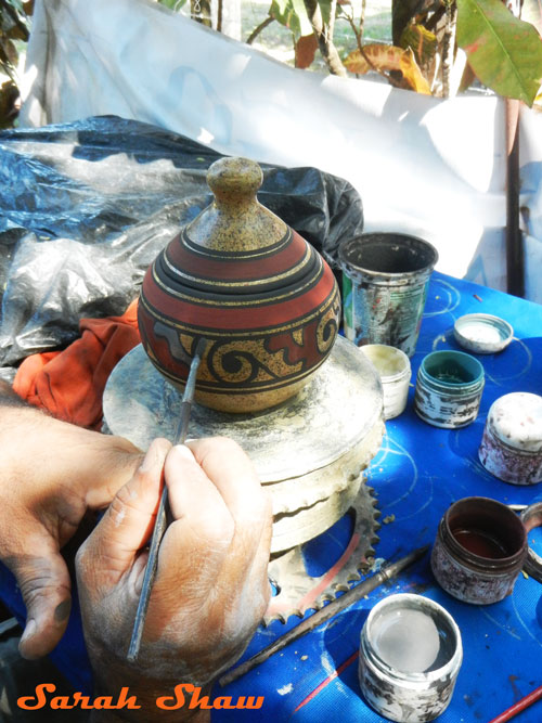 Adding colors to the Chorotega design in Guatil, Costa Rica