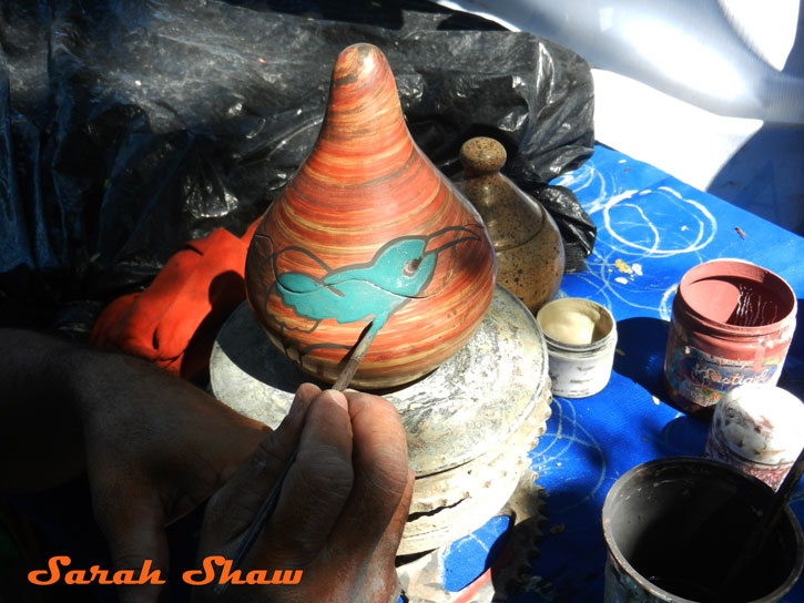 Painting on a hummingbird to a jar in Guatil, Costa Rica