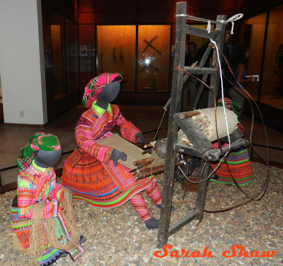 Weaving display Hanoi