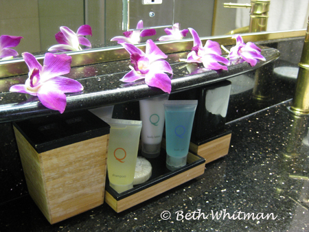 Oahu Aqua Bamboo Spa Bathroom