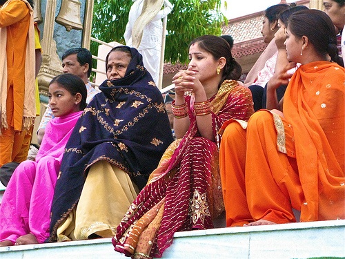 Women in saris