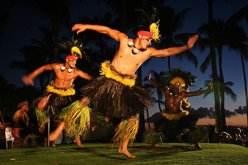 polynesian dancers