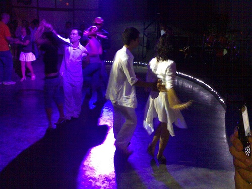 salsa dancers