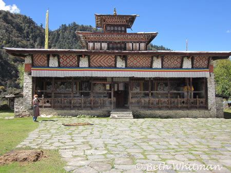 Eastern Bhutan Trek - the dzong at Sakten