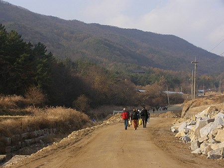 Walking to Musangsa