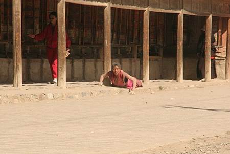 Labrang Pilgrim on the Ground