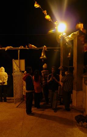 Pilgrims Ringing Sri Pada Bell