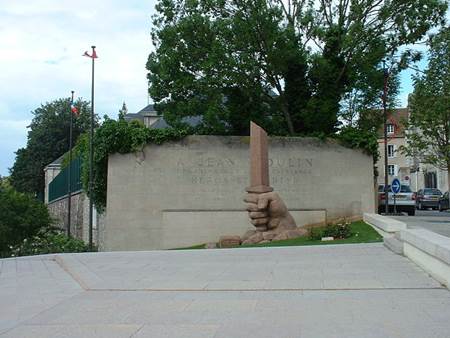 Monument to Jean Moulin