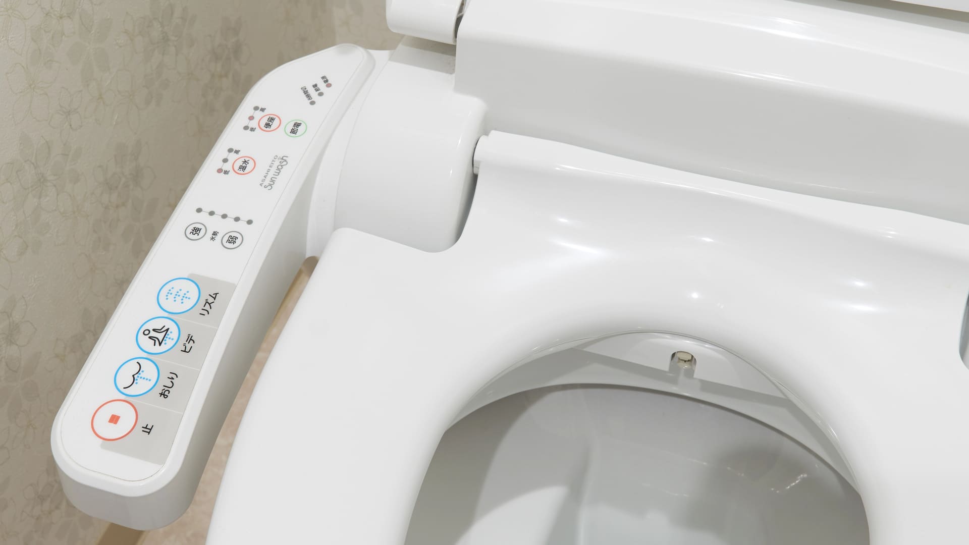 High-Tech-Japanese-toilet